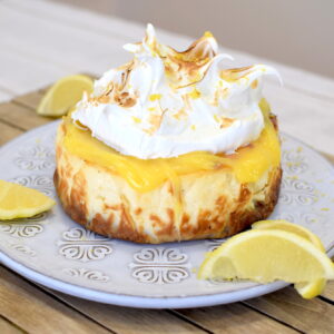 Tarta cheesecake con crema de limón y merengue italiano